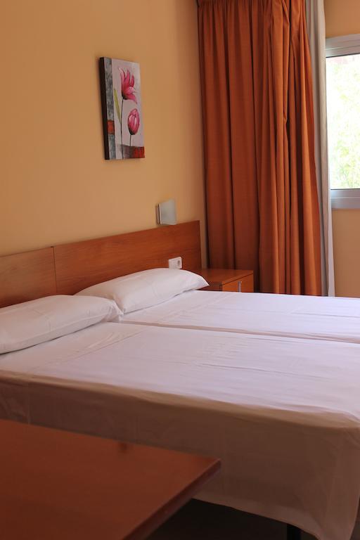 Hostal Cal Siles El Prat de Llobregat Kültér fotó