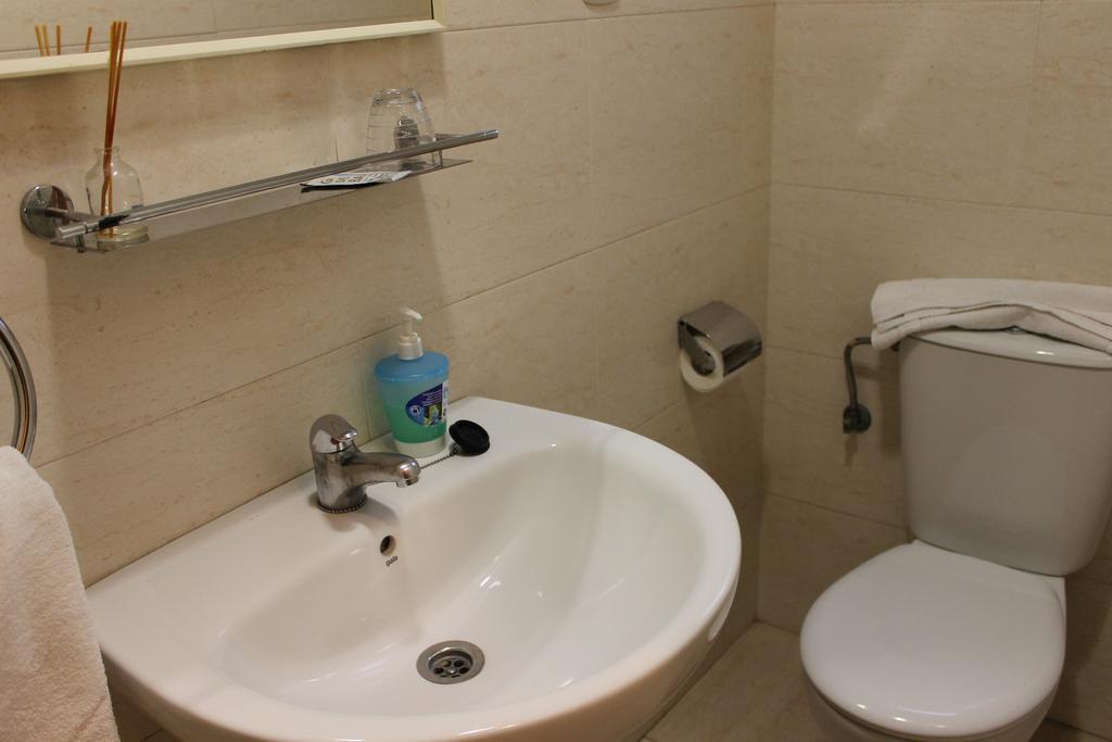 Hostal Cal Siles El Prat de Llobregat Kültér fotó