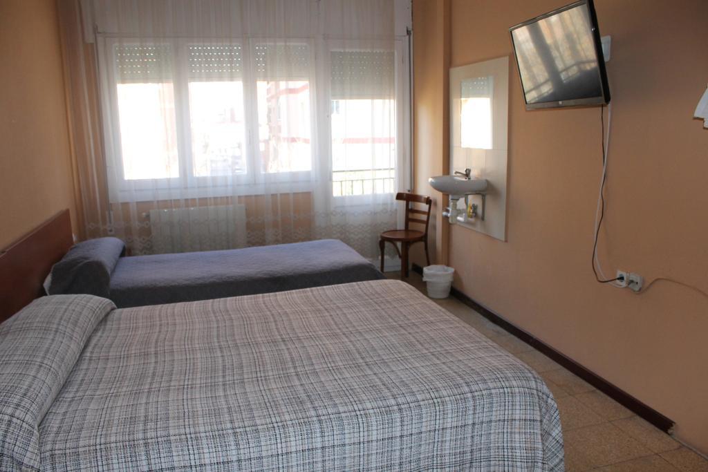 Hostal Cal Siles El Prat de Llobregat Kültér fotó